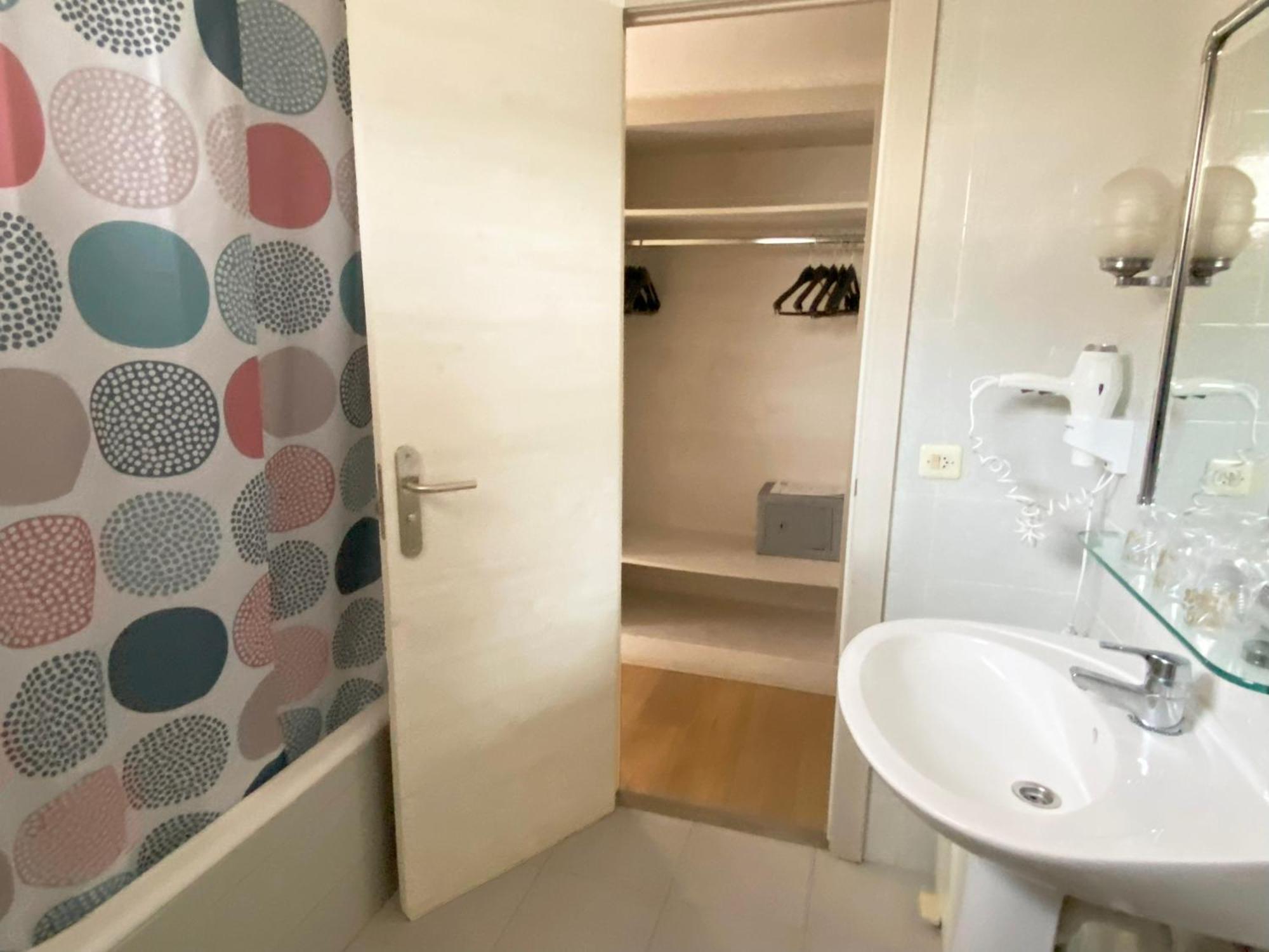 Hotel Medium Montecarlo Palafrugell Bilik gambar