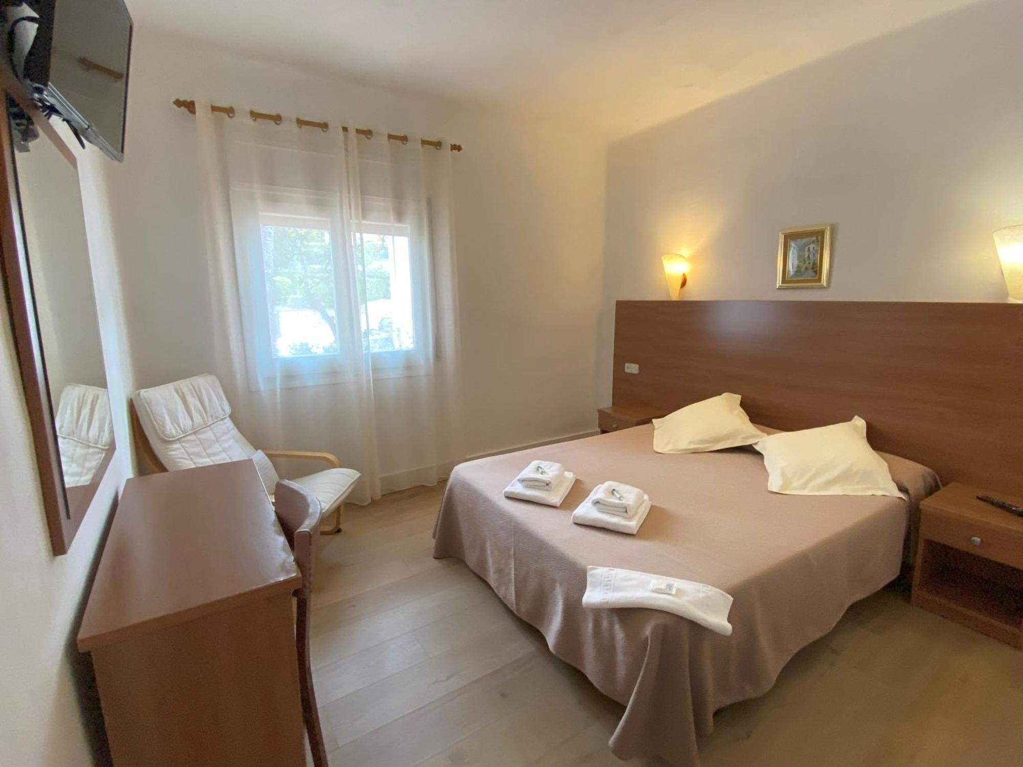 Hotel Medium Montecarlo Palafrugell Bilik gambar