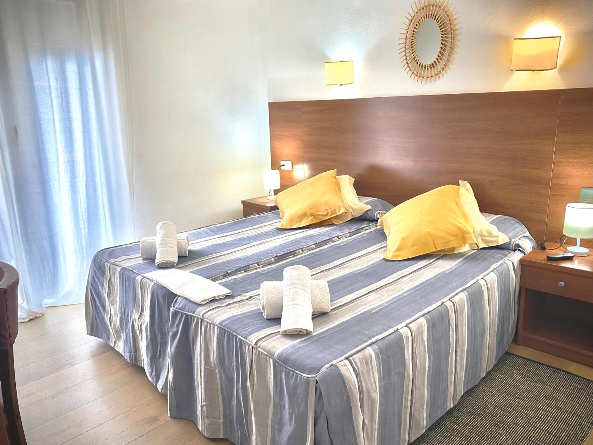 Hotel Medium Montecarlo Palafrugell Bilik gambar