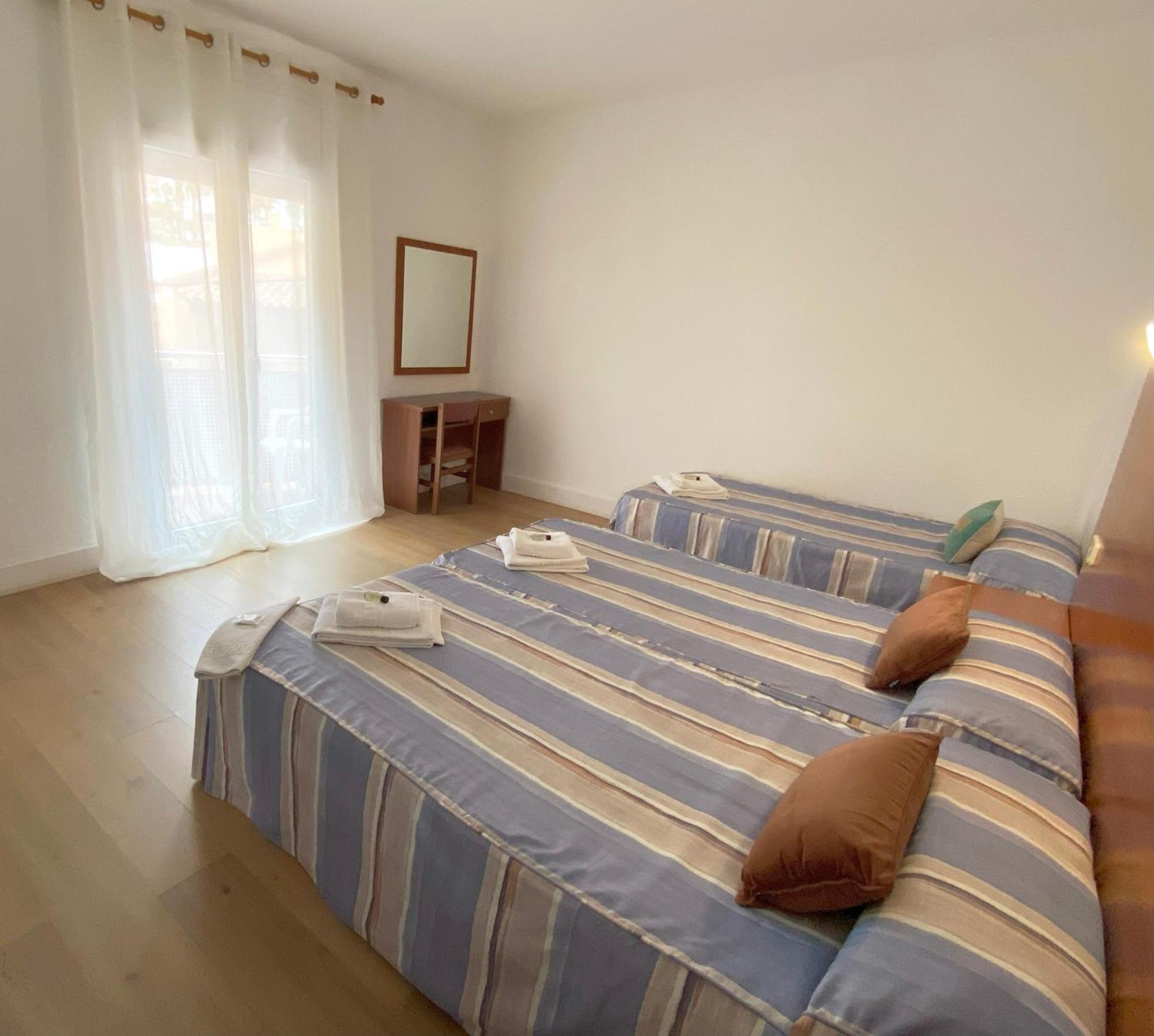 Hotel Medium Montecarlo Palafrugell Bilik gambar